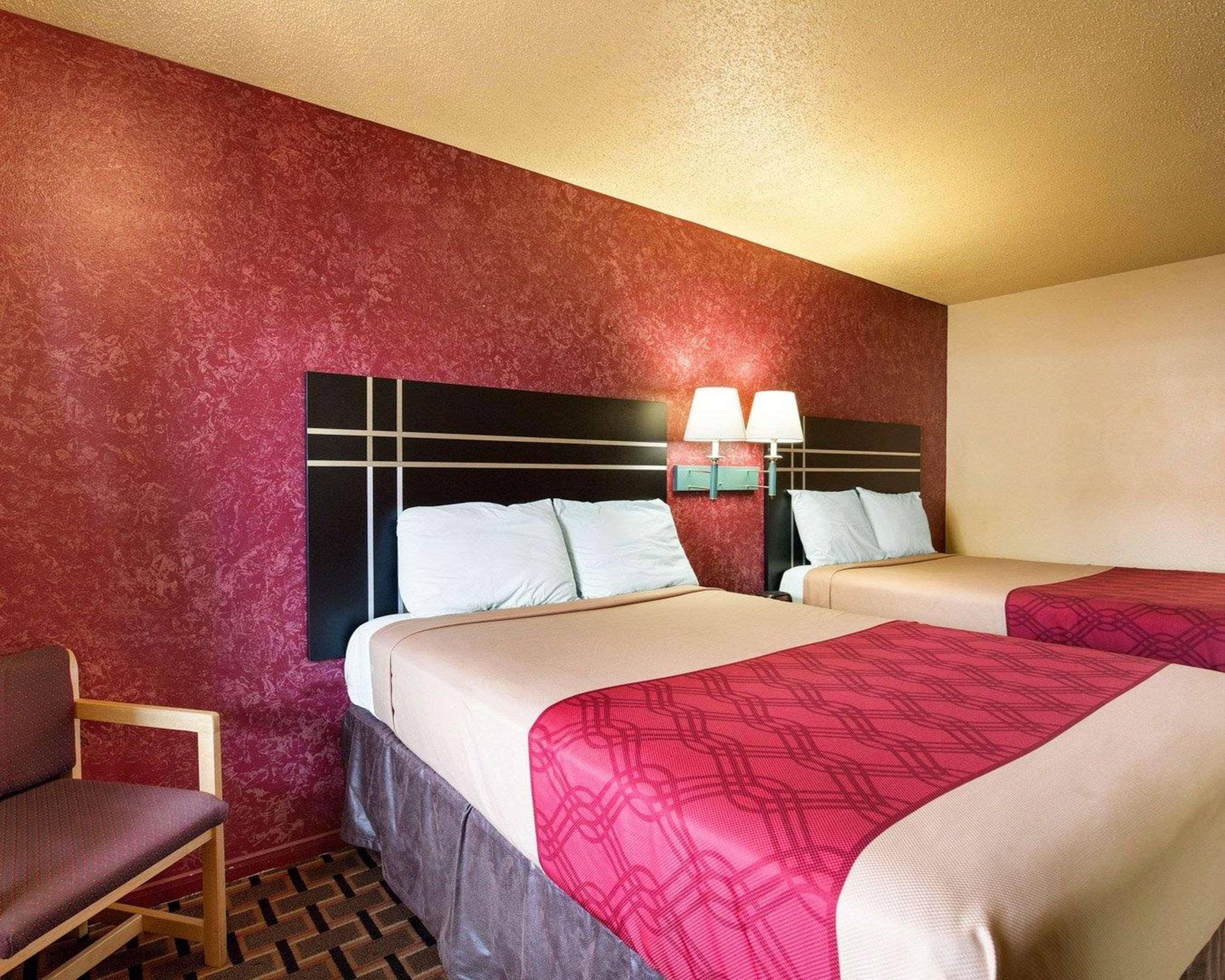 Econo Lodge Houston Brookhollow Exterior photo