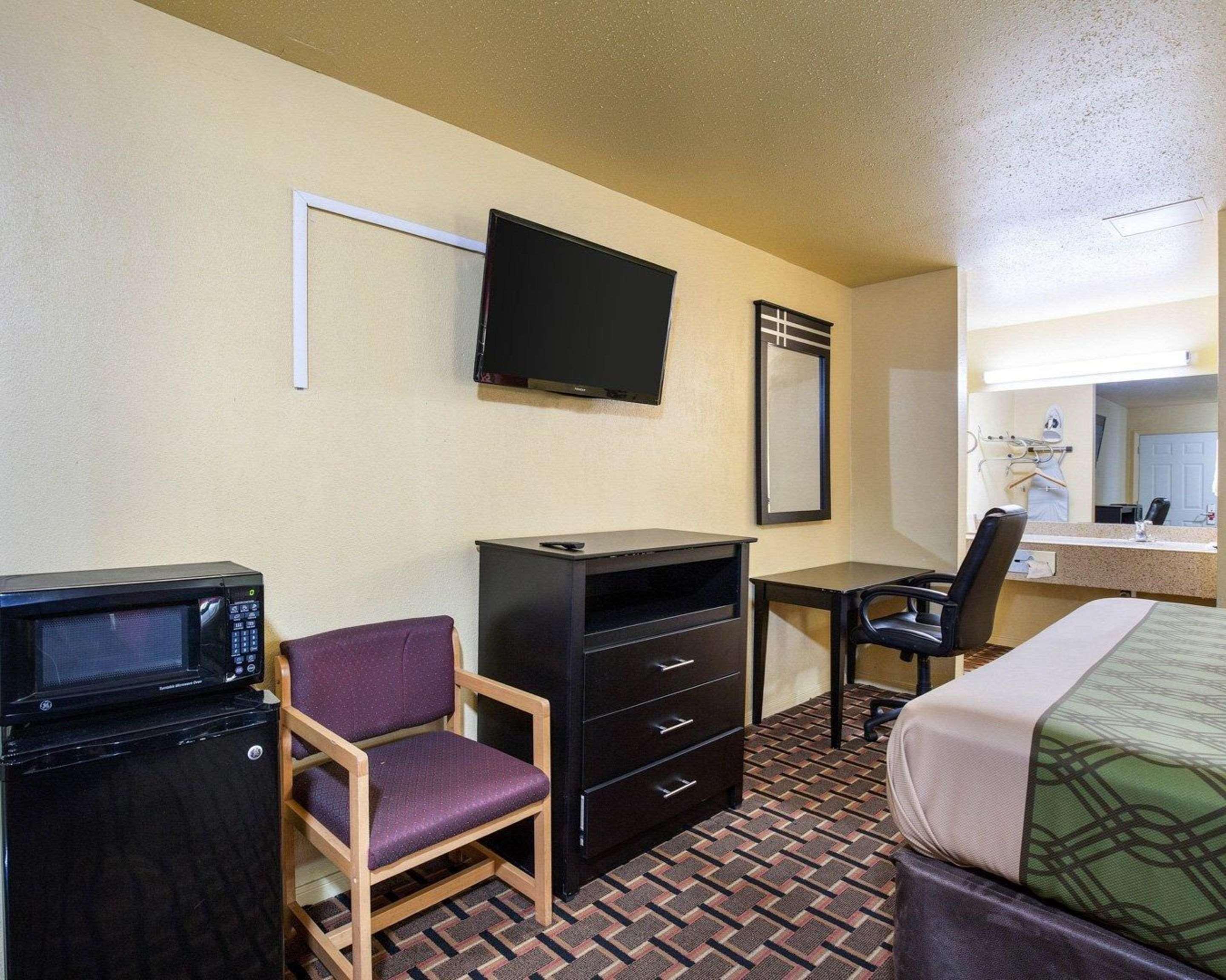 Econo Lodge Houston Brookhollow Exterior photo