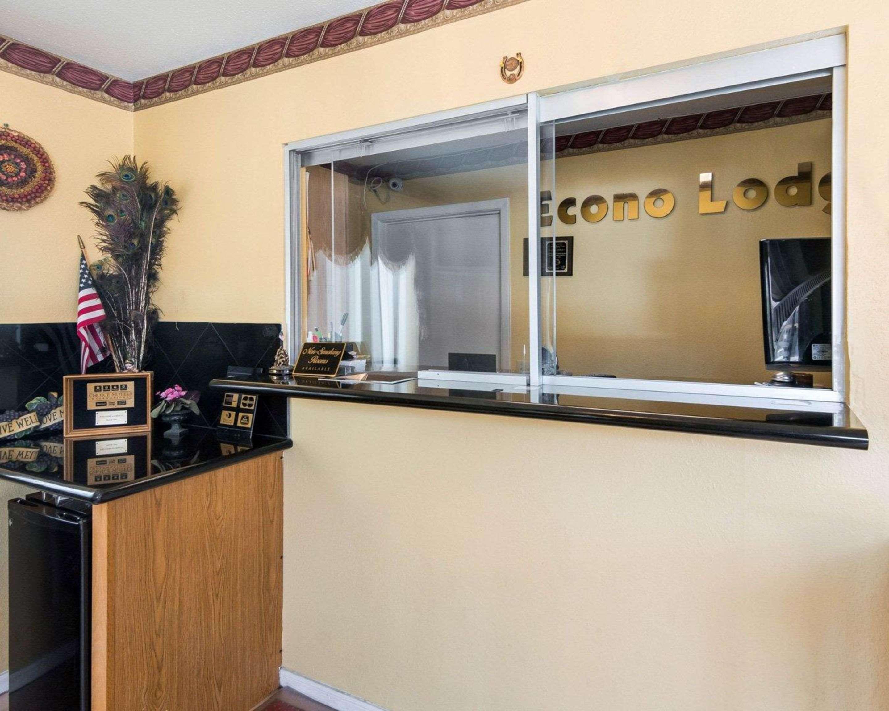 Econo Lodge Houston Brookhollow Exterior photo