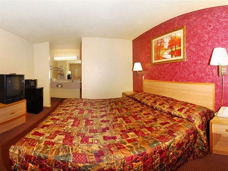 Econo Lodge Houston Brookhollow Exterior photo